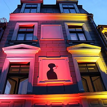 Hostal Red Nose With Self-check In