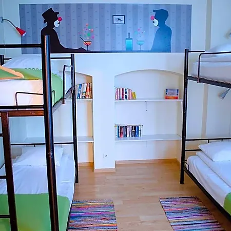 Red Nose With Self-check In Hostal *