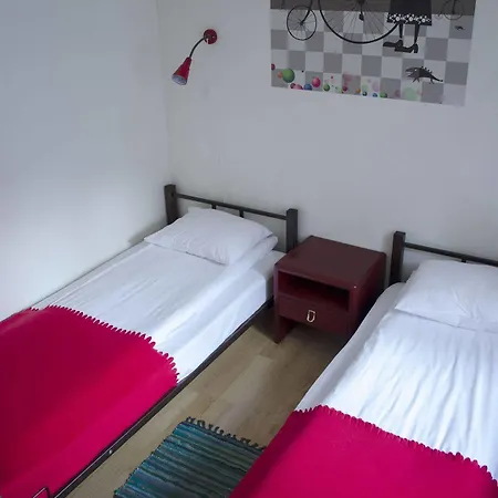 Red Nose With Self-check In 호스텔 리가