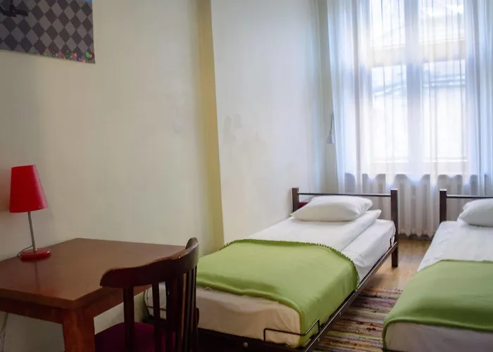 Hostal Red Nose With Self-check In Riga